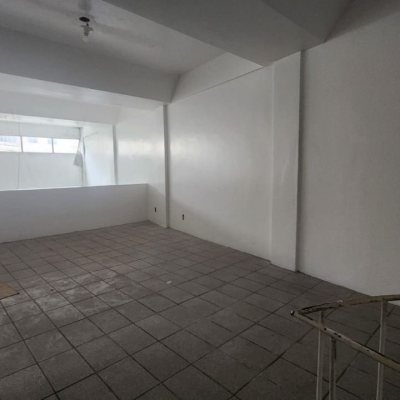 Loja com 90m², no bairro Trindade em Florianópolis