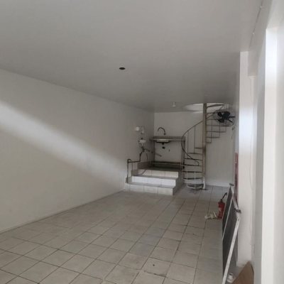 Loja com 90m², no bairro Trindade em Florianópolis