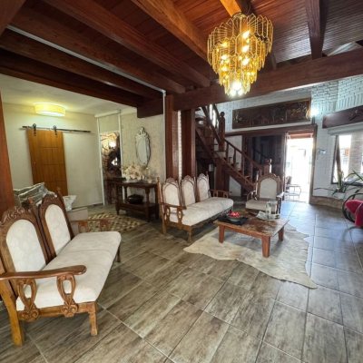 Casa Residencial com 280m², 4 quartos, 4 suítes, 3 garagens, no bairro Jurerê em Florianópolis