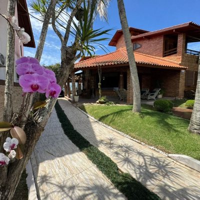 Casa Residencial com 280m², 4 quartos, 4 suítes, 3 garagens, no bairro Jurerê em Florianópolis