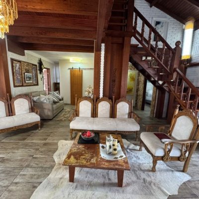 Casa Residencial com 280m², 4 quartos, 4 suítes, 3 garagens, no bairro Jurerê em Florianópolis