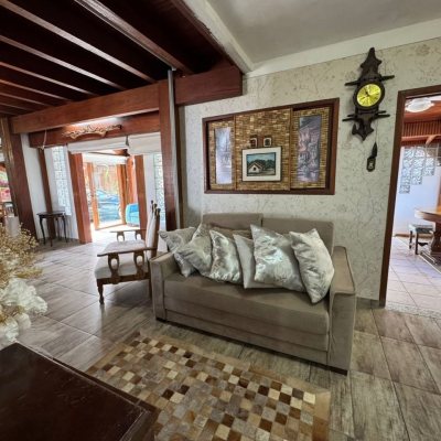 Casa Residencial com 280m², 4 quartos, 4 suítes, 3 garagens, no bairro Jurerê em Florianópolis