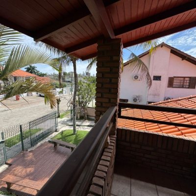 Casa Residencial com 280m², 4 quartos, 4 suítes, 3 garagens, no bairro Jurerê em Florianópolis