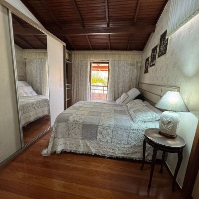 Casa Residencial com 280m², 4 quartos, 4 suítes, 3 garagens, no bairro Jurerê em Florianópolis