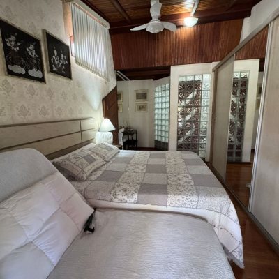 Casa Residencial com 280m², 4 quartos, 4 suítes, 3 garagens, no bairro Jurerê em Florianópolis