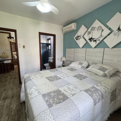 Casa Residencial com 280m², 4 quartos, 4 suítes, 3 garagens, no bairro Jurerê em Florianópolis