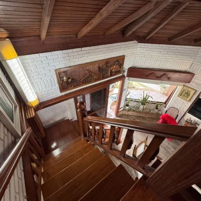 Casa Residencial com 280m², 4 quartos, 4 suítes, 3 garagens, no bairro Jurerê em Florianópolis