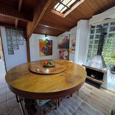 Casa Residencial com 280m², 4 quartos, 4 suítes, 3 garagens, no bairro Jurerê em Florianópolis