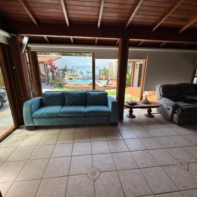 Casa Residencial com 280m², 4 quartos, 4 suítes, 3 garagens, no bairro Jurerê em Florianópolis