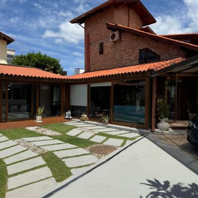 Casa Residencial com 280m², 4 quartos, 4 suítes, 3 garagens, no bairro Jurerê em Florianópolis