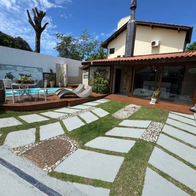 Casa Residencial com 280m², 4 quartos, 4 suítes, 3 garagens, no bairro Jurerê em Florianópolis