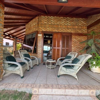 Casa Residencial com 280m², 4 quartos, 4 suítes, 3 garagens, no bairro Jurerê em Florianópolis