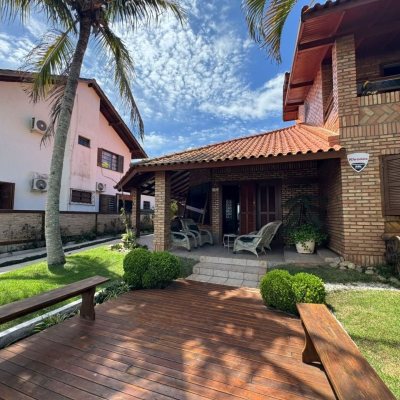 Casa Residencial com 280m², 4 quartos, 4 suítes, 3 garagens, no bairro Jurerê em Florianópolis