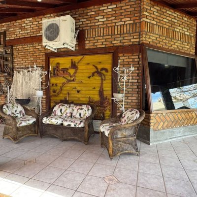 Casa Residencial com 280m², 4 quartos, 4 suítes, 3 garagens, no bairro Jurerê em Florianópolis