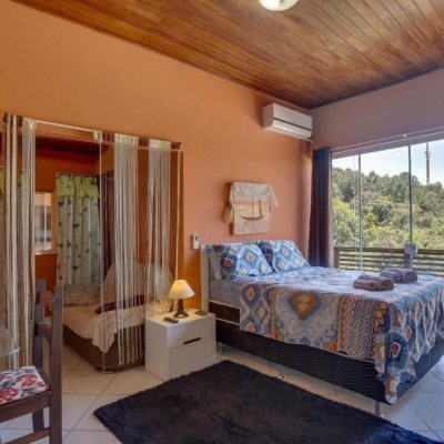 Casa Residencial com 1000m², 4 quartos, 4 suítes, 4 garagens, no bairro São Miguel (Guaporanga) em Biguaçu