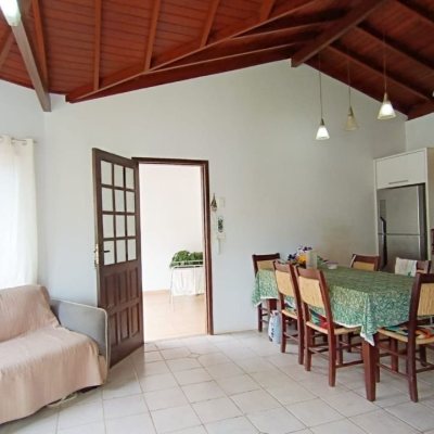 Casa Residencial com 90m², 4 quartos, 2 garagens, no bairro Rio Tavares em Florianópolis