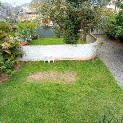 Casa Residencial com 90m², 4 quartos, 2 garagens, no bairro Rio Tavares em Florianópolis