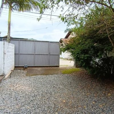 Casa Residencial com 90m², 4 quartos, 2 garagens, no bairro Rio Tavares em Florianópolis