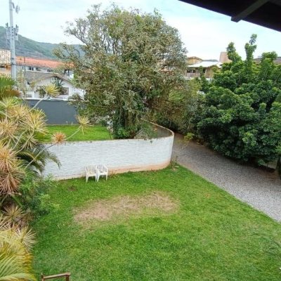 Casa Residencial com 90m², 4 quartos, 2 garagens, no bairro Rio Tavares em Florianópolis