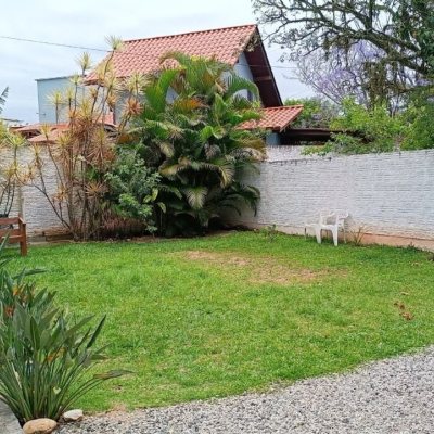 Casa Residencial com 90m², 4 quartos, 2 garagens, no bairro Rio Tavares em Florianópolis