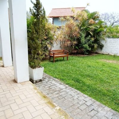 Casa Residencial com 90m², 4 quartos, 2 garagens, no bairro Rio Tavares em Florianópolis