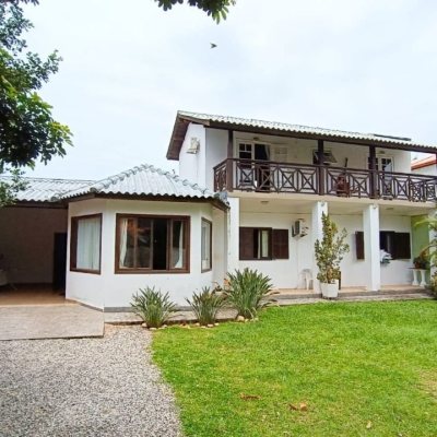 Casa Residencial com 90m², 4 quartos, 2 garagens, no bairro Rio Tavares em Florianópolis
