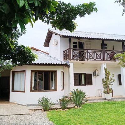 Casa Residencial com 90m², 4 quartos, 2 garagens, no bairro Rio Tavares em Florianópolis