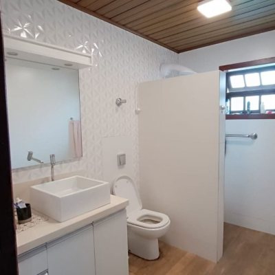 Casa Residencial com 90m², 4 quartos, 2 garagens, no bairro Rio Tavares em Florianópolis