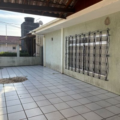Casa Residencial com 177m², 4 quartos, 4 garagens, no bairro Jardim Atlântico em Florianópolis