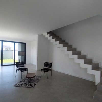 Casa Residencial com 170m², 4 quartos, 3 suítes, 2 garagens, no bairro Campeche em Florianópolis