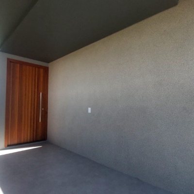 Casa Residencial com 170m², 4 quartos, 3 suítes, 2 garagens, no bairro Campeche em Florianópolis