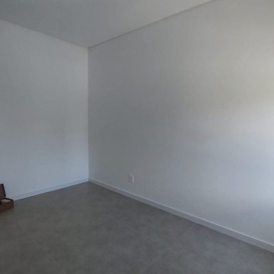 Casa Residencial com 170m², 4 quartos, 3 suítes, 2 garagens, no bairro Campeche em Florianópolis