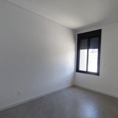 Casa Residencial com 170m², 4 quartos, 3 suítes, 2 garagens, no bairro Campeche em Florianópolis