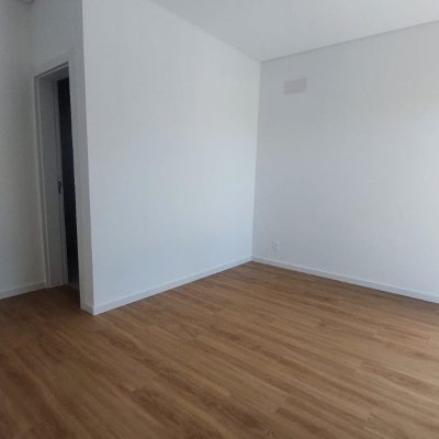 Casa Residencial com 170m², 4 quartos, 3 suítes, 2 garagens, no bairro Campeche em Florianópolis