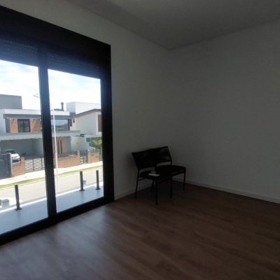 Casa Residencial com 170m², 4 quartos, 3 suítes, 2 garagens, no bairro Campeche em Florianópolis