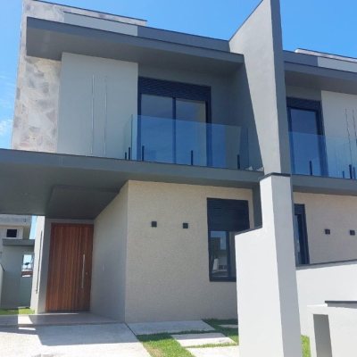 Casa Residencial com 170m², 4 quartos, 3 suítes, 2 garagens, no bairro Campeche em Florianópolis