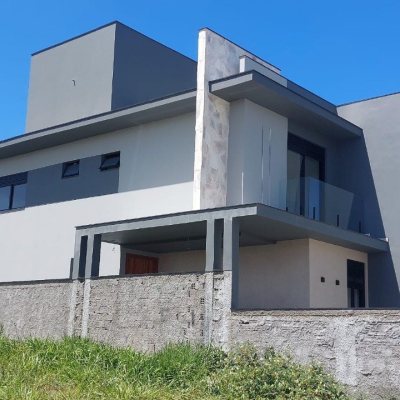 Casa Residencial com 170m², 4 quartos, 3 suítes, 2 garagens, no bairro Campeche em Florianópolis