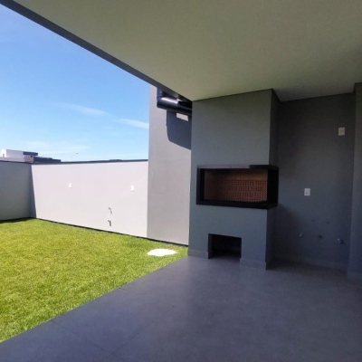 Casa Residencial com 170m², 4 quartos, 3 suítes, 2 garagens, no bairro Campeche em Florianópolis