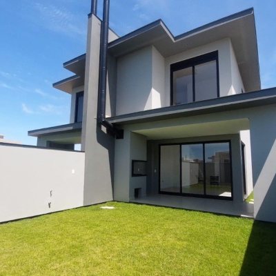 Casa Residencial com 170m², 4 quartos, 3 suítes, 2 garagens, no bairro Campeche em Florianópolis
