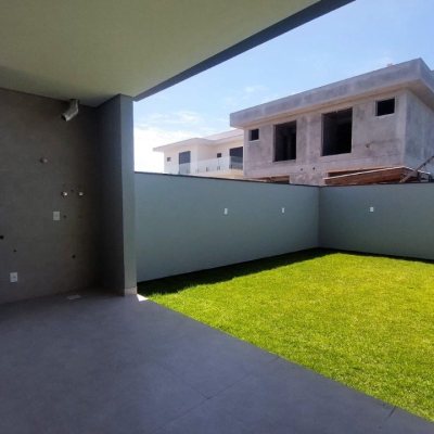 Casa Residencial com 170m², 4 quartos, 3 suítes, 2 garagens, no bairro Campeche em Florianópolis
