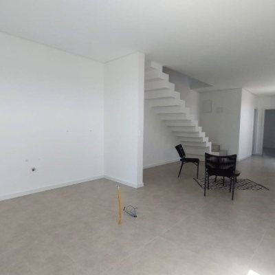 Casa Residencial com 170m², 4 quartos, 3 suítes, 2 garagens, no bairro Campeche em Florianópolis