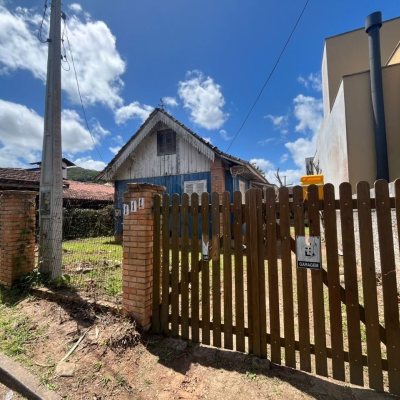 Casa Residencial com 116m², 3 quartos, 5 garagens, no bairro Rio Tavares em Florianópolis