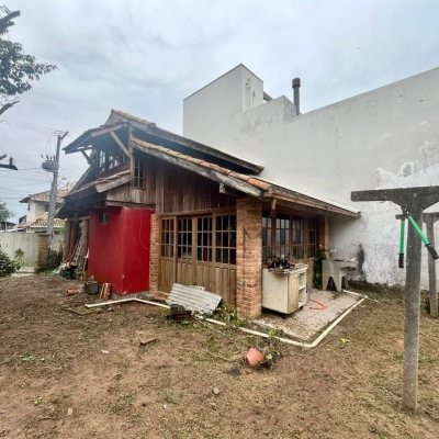 Casa Residencial com 116m², 3 quartos, 5 garagens, no bairro Rio Tavares em Florianópolis