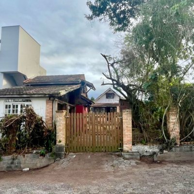 Casa Residencial com 116m², 3 quartos, 5 garagens, no bairro Rio Tavares em Florianópolis