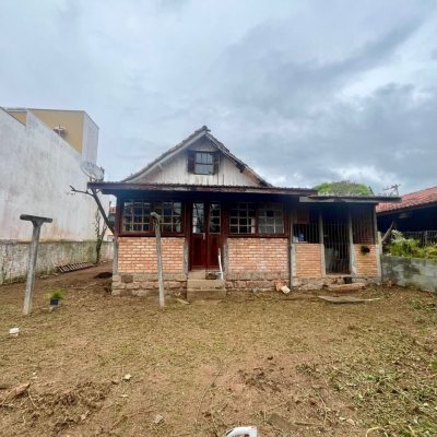 Casa Residencial com 116m², 3 quartos, 5 garagens, no bairro Rio Tavares em Florianópolis