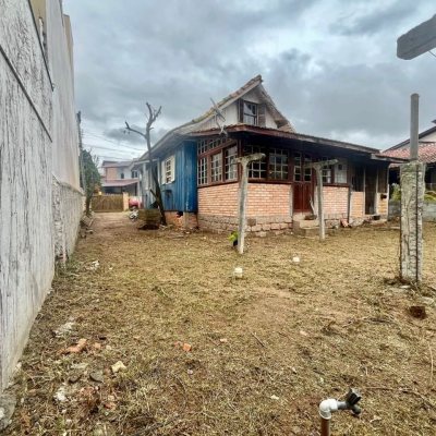 Casa Residencial com 116m², 3 quartos, 5 garagens, no bairro Rio Tavares em Florianópolis