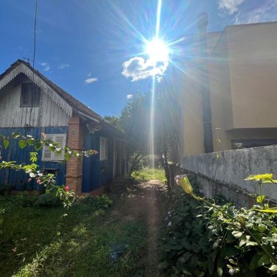 Casa Residencial com 116m², 3 quartos, 5 garagens, no bairro Rio Tavares em Florianópolis