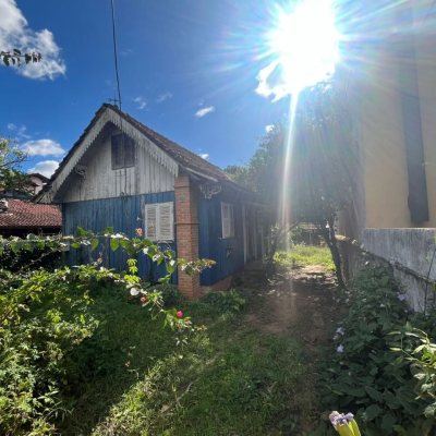 Casa Residencial com 116m², 3 quartos, 5 garagens, no bairro Rio Tavares em Florianópolis