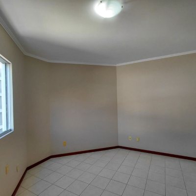 Apartamentos com 67m², 2 quartos, 1 garagem, no bairro Pantanal em Florianópolis