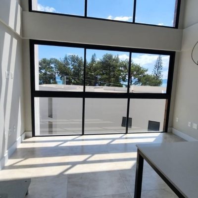 Apartamentos com 51m², 1 quarto, 1 suíte, 1 garagem, no bairro Cacupé em Florianópolis